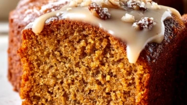 Moist Old-Fashioned Applesauce Cake