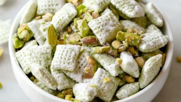 Easy Pistachio Puppy Chow